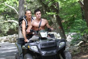 Bear Grylls: Stars am Limit - Zac Efron
